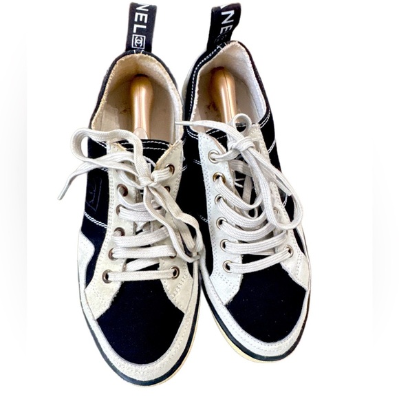 CHANEL Shoes - Chanel black and white trainers
So 37.5